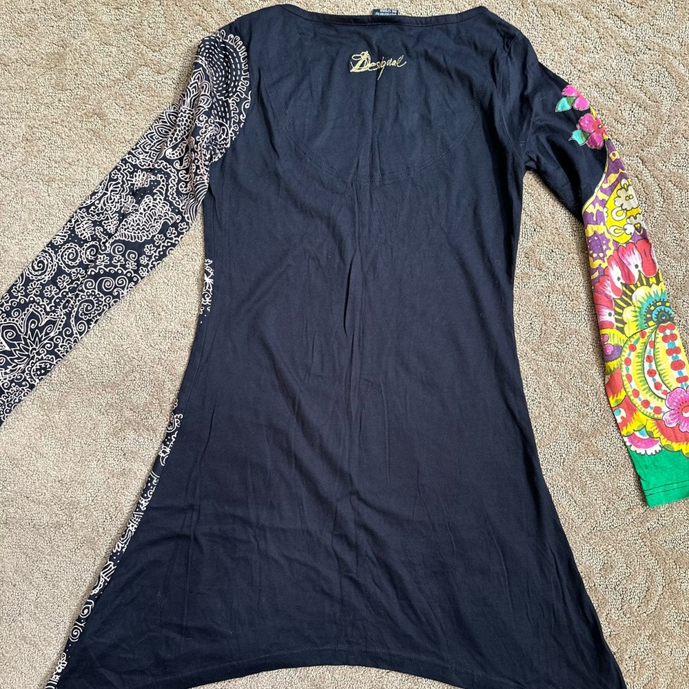Desigual Black and Bright Multicolor Tunic asimetric hem. Long sleeve. Satin - Picture 6 of 9